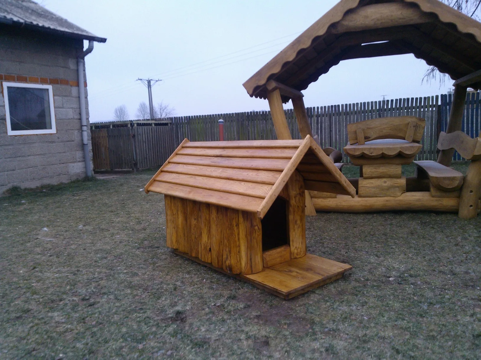 Buda drewniana dla psa, Tartak Darul